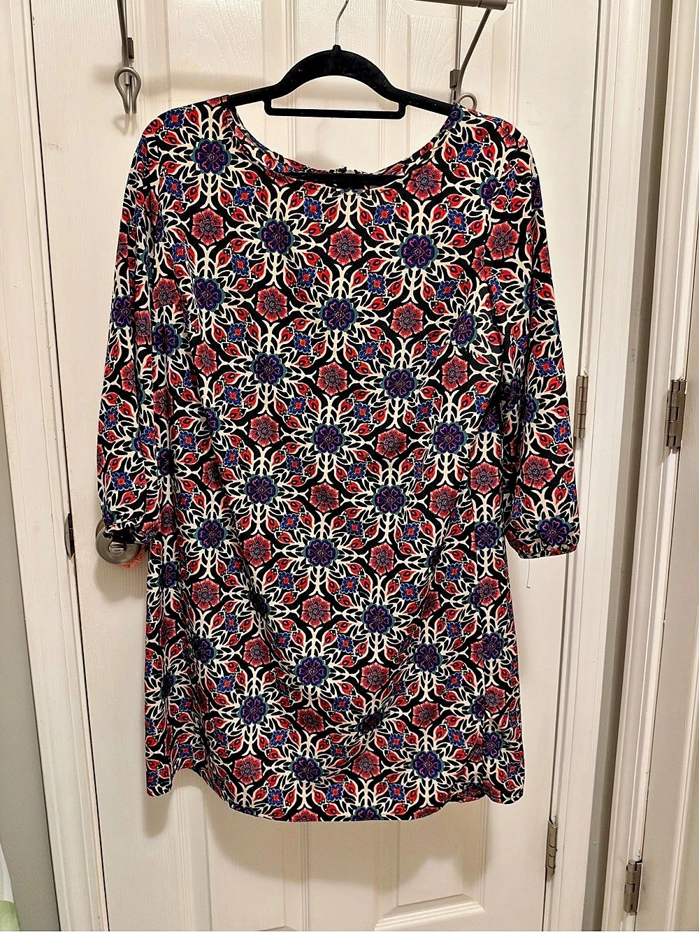 Old Navy Floral Mini Dress in Black & Red Large Like New